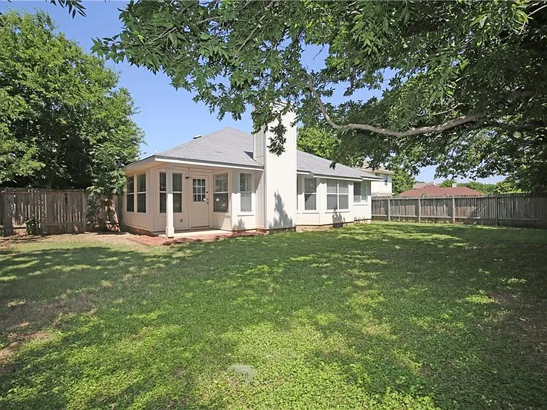 309 Country Aire Dr — Photo 25
