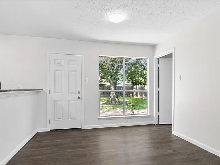 2504 Ewell Dr — Photo 6