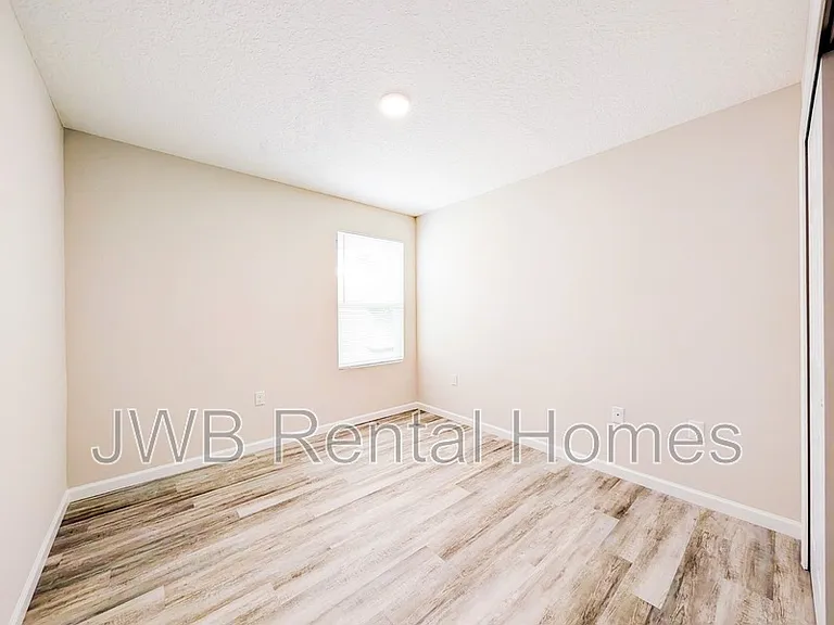 1284 Pangola Dr — Photo 10