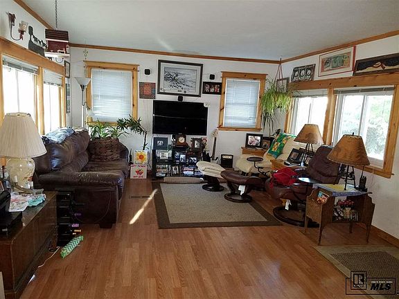 3rd image of 851 Broad St