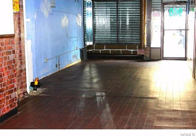 2nd image of 960 Longwood Ave