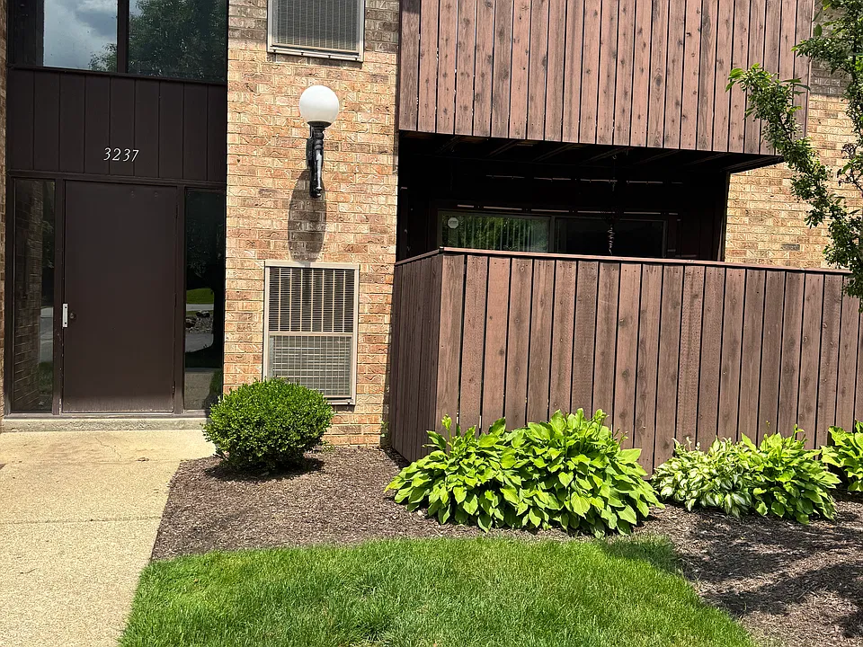 3241 Mayfield Rd #10