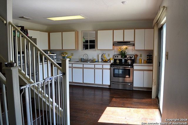 2nd image of 1811 S Ellison Dr