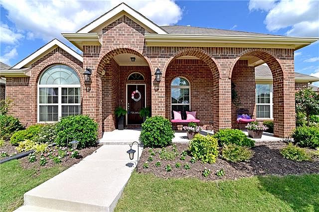 1st image of 1402 Montego Ct