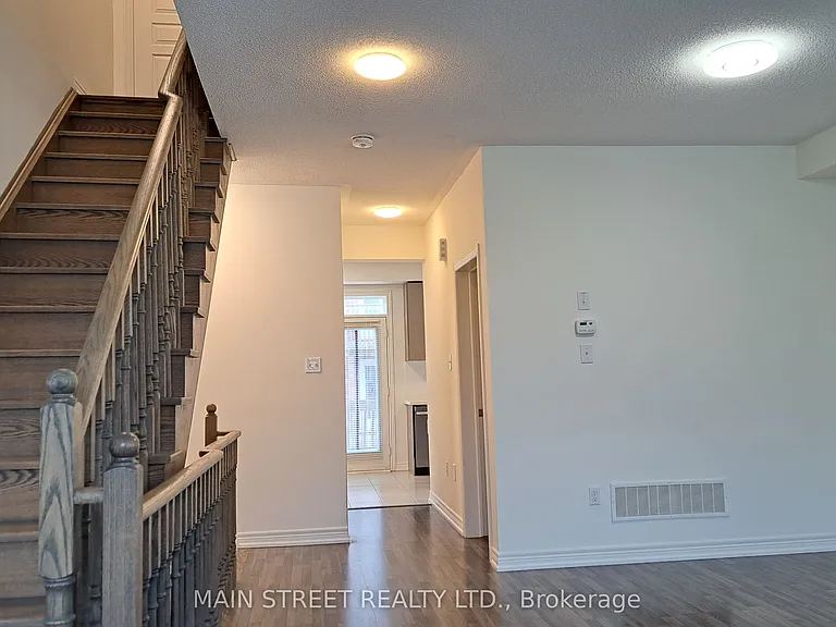 7 Roy Grove Way — Photo 20