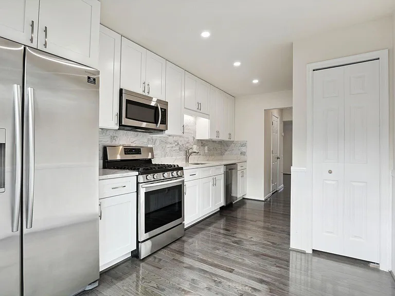 43840 Laburnum Sq — Photo 6