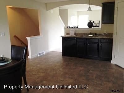 2nd image of 900 Lantern Ct