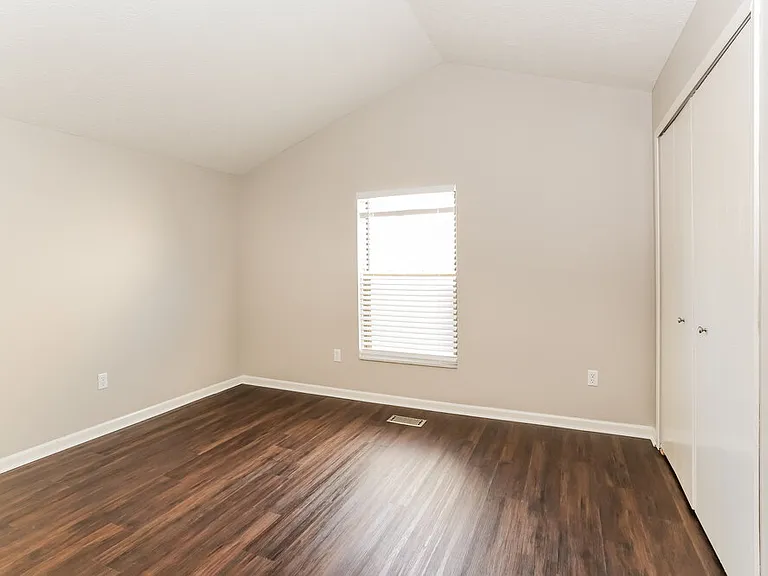 561 Quail Hollow Dr S — Photo 13