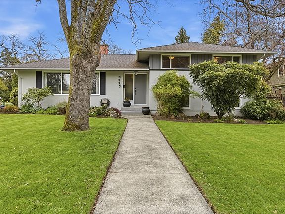 4th image of 3223 Henderson Rd
