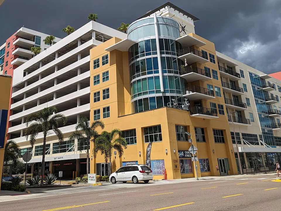 1208 E Kennedy Blvd #917