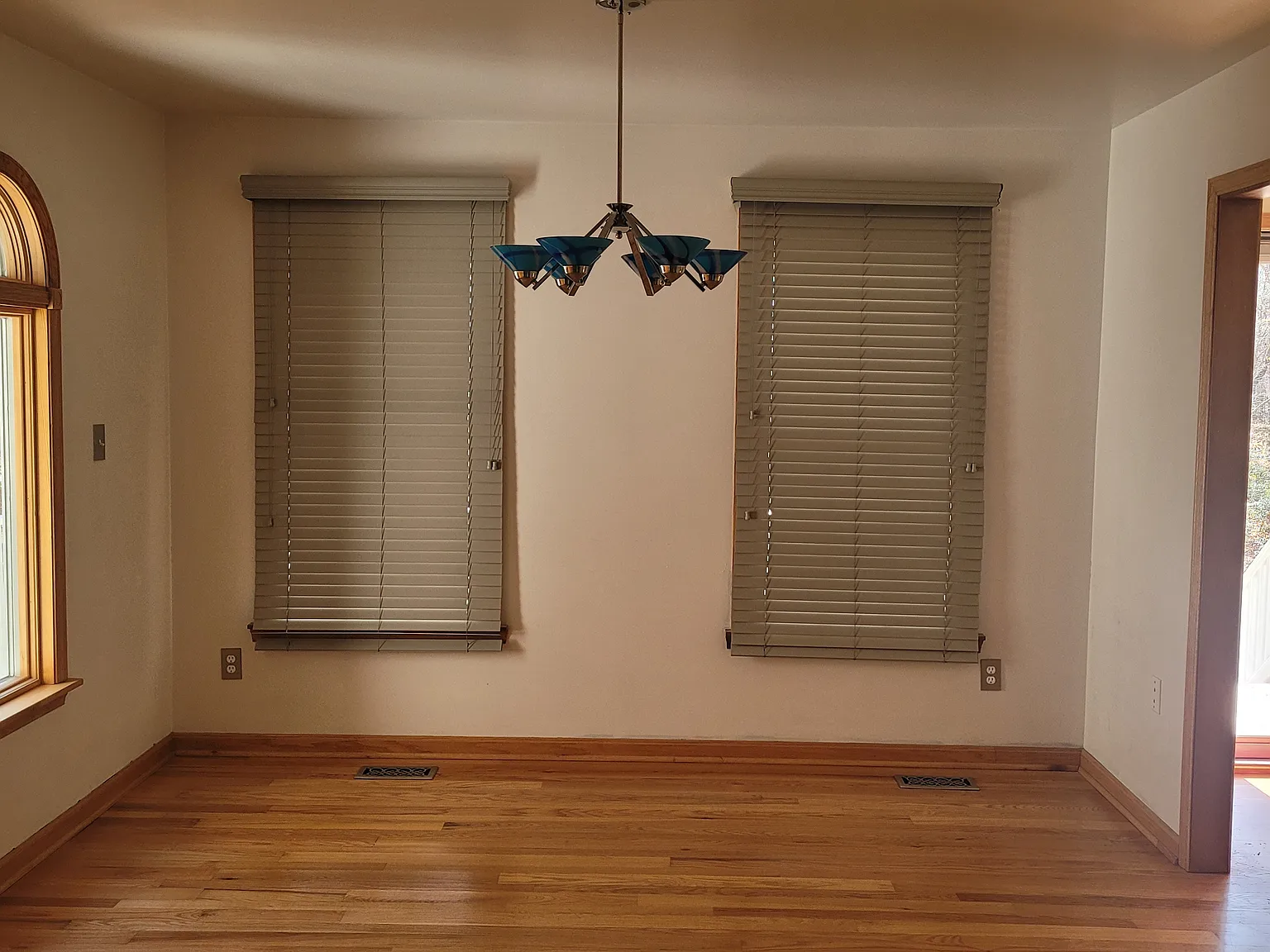 3 bed, 2052 sqft, $3,000 — Photo 4