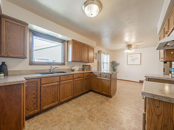 NICE UPDATED COUNTERTOPS