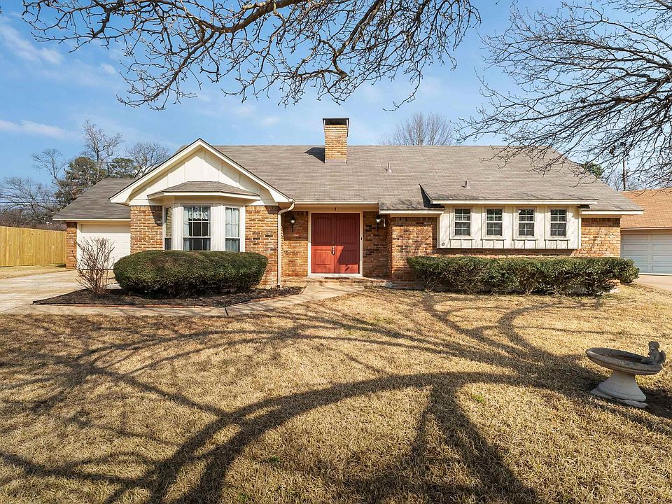 1st image of 7 Horseshoe Dr