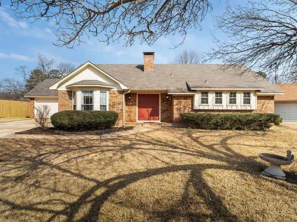 7 Horseshoe Dr, Wake Village, TX 75501