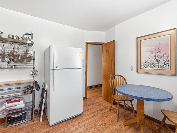 5th image of 405 N River Rd