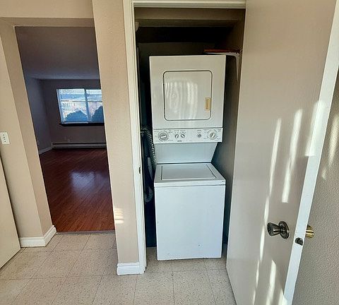 3rd image of 515 1/2 4th St NE #1