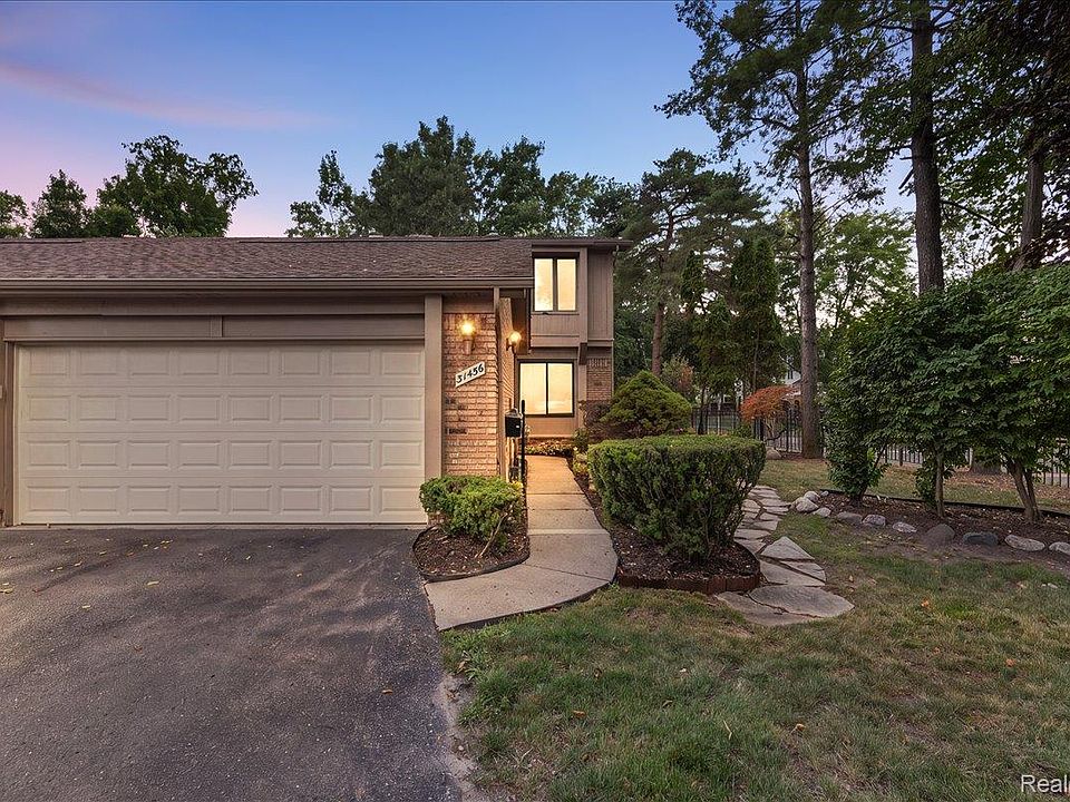 1st image of 31456 Hunters Circle Dr