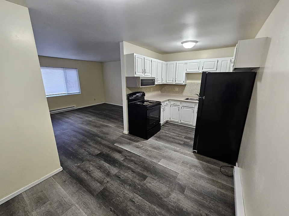 1731 La Crescent St #57
