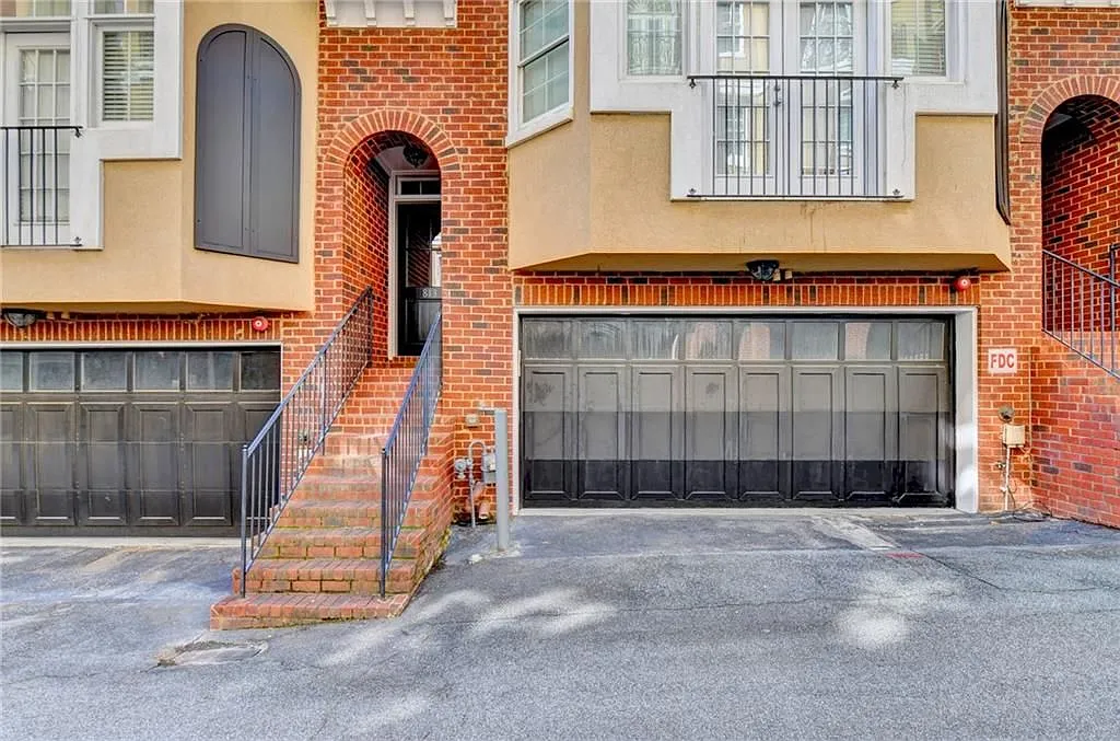 3 bed, 4.0 bath, 1860 sqft, $3,950 — Photo 2