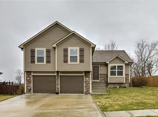 1303 SW Addie Ln, Grain Valley, MO 64029