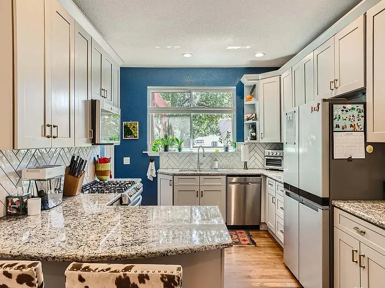 1501 W Cucharras St — Photo 7