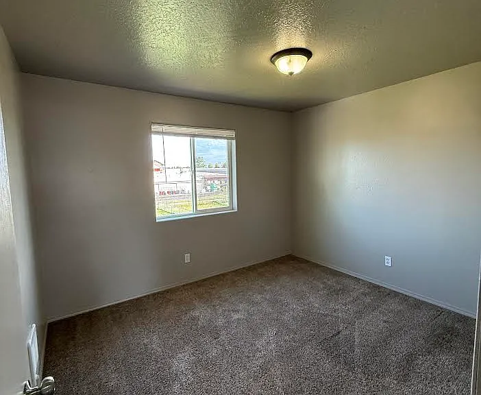 1611 E Coeur D Alene Ave — Photo 8