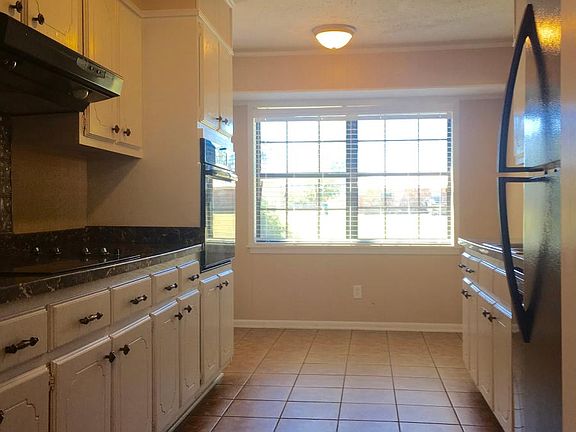 Kitchen/Breakfast Nook
