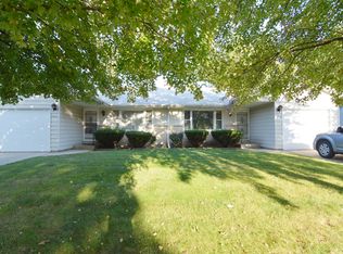 1063 Hiawatha Dr, Elgin, IL 60120