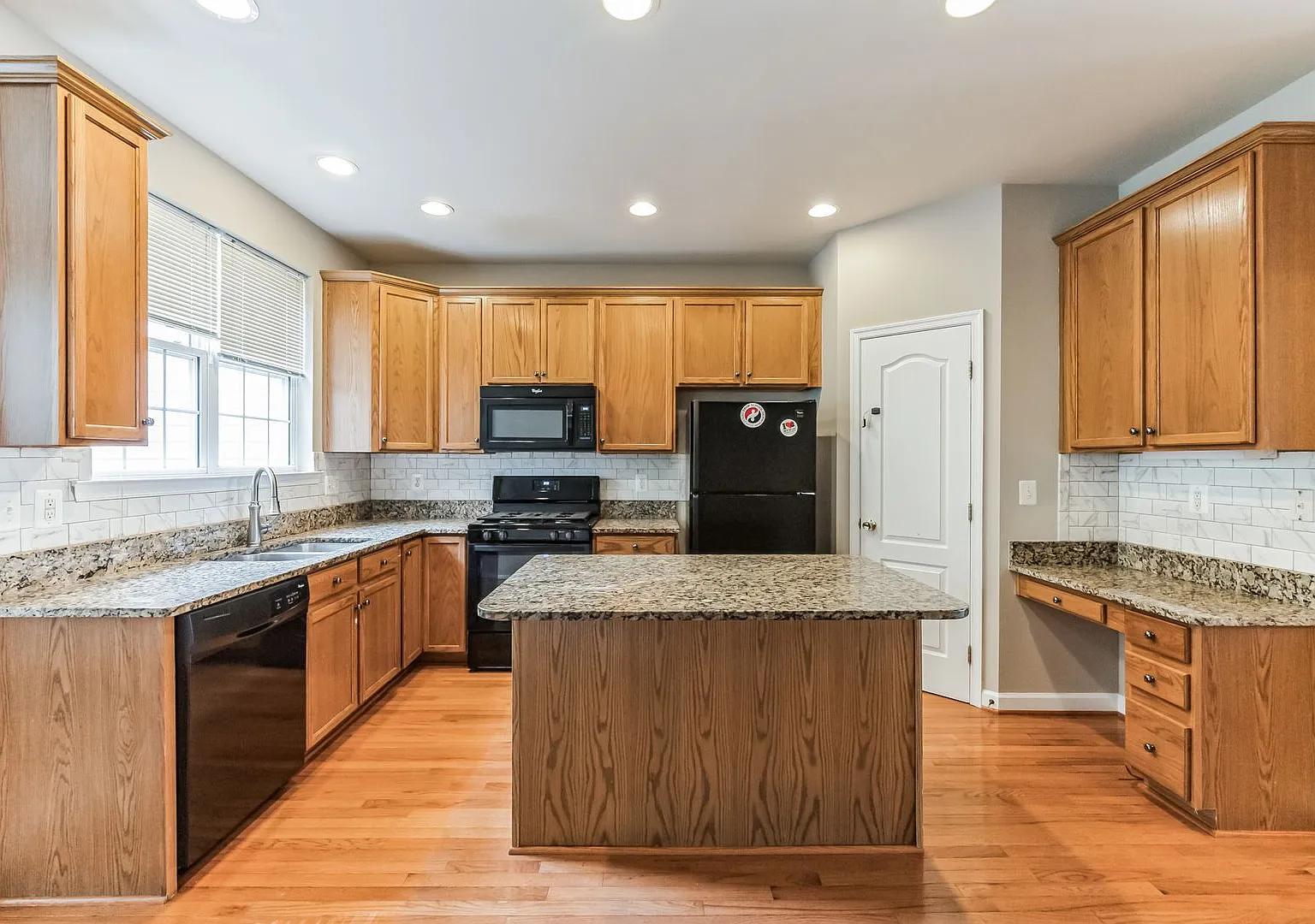 Stunning 3Bd/3.5Bth TH in the Serene Grove at Huntley Meadows Community! — Photo 4