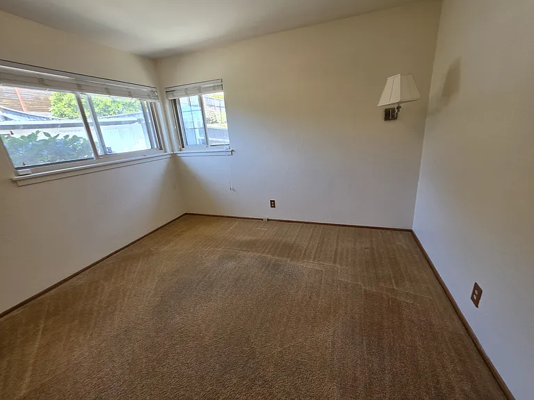 1744 Wesley Ave — Photo 15