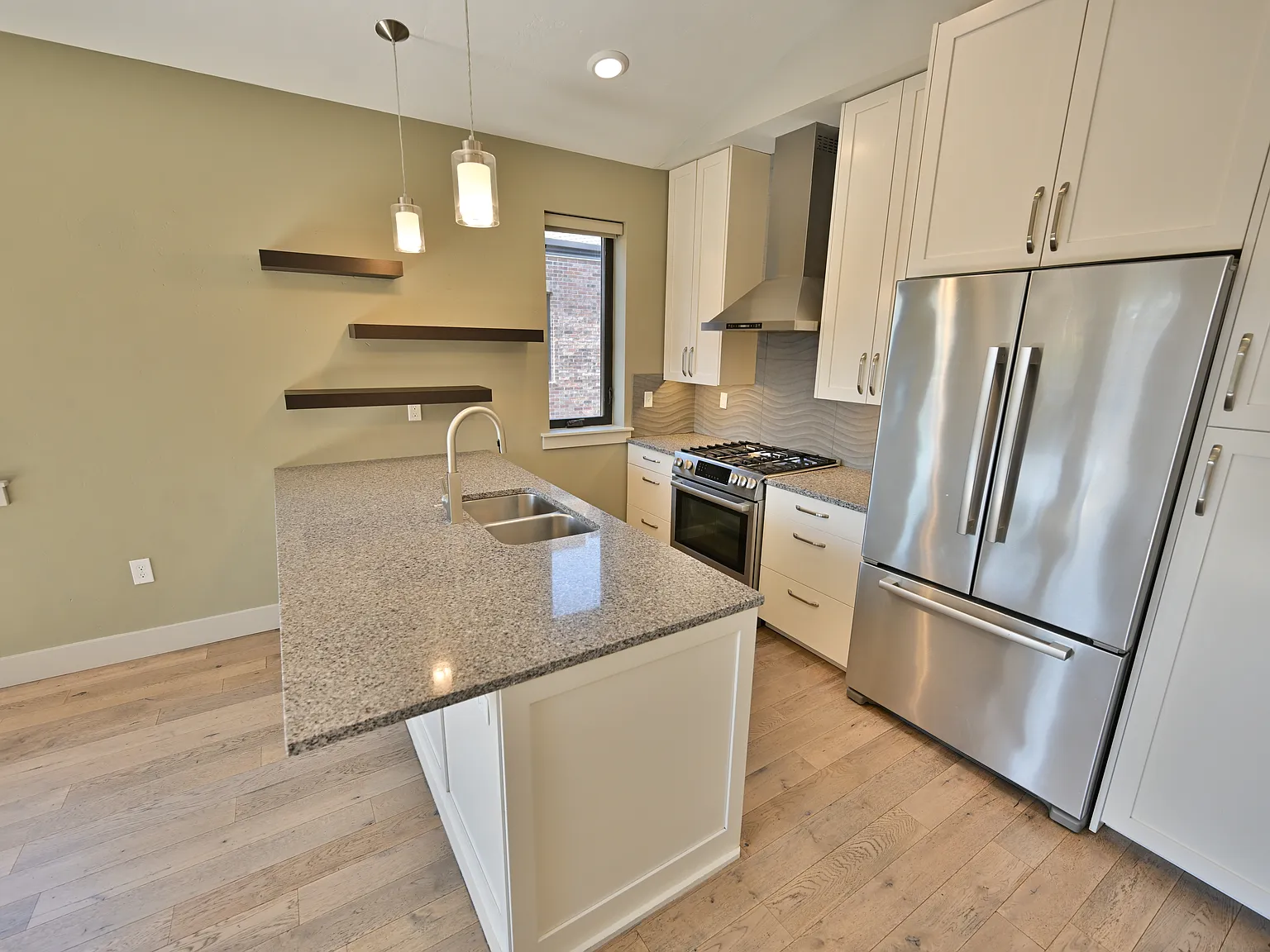 2 bed, 2.5 bath, 1390 sqft, $3,200 — Photo 3