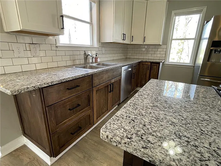 3492 Point View Cir — Photo 36
