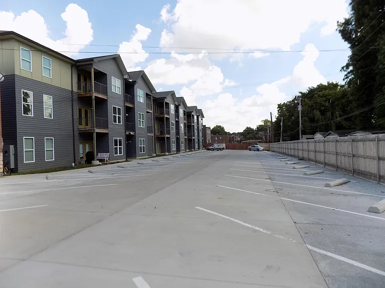 De Tonty Street Apartments — Photo 19