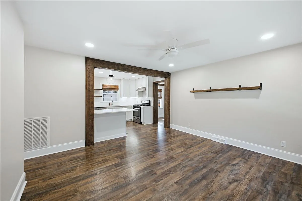 3 bed, 1125 sqft, $2,700 — Photo 4