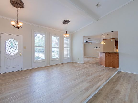 5th image of 303 York Ave