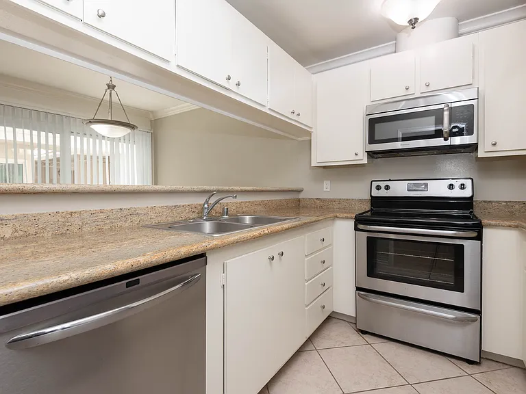 8211 Redlands St #8 — Photo 4