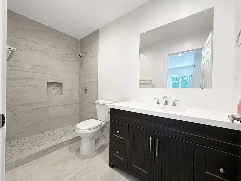 2247 Earl Ave — Photo 9