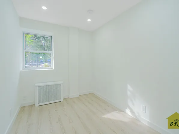 2815 Ocean Parkway image 22 of 32