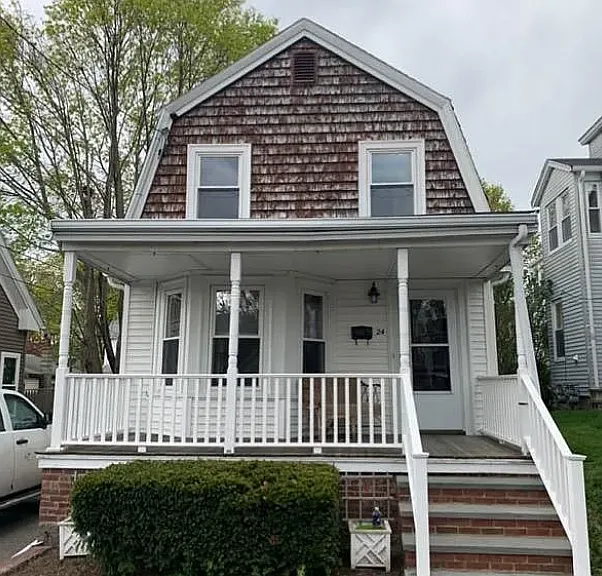 24 Cain Ave — Photo 1