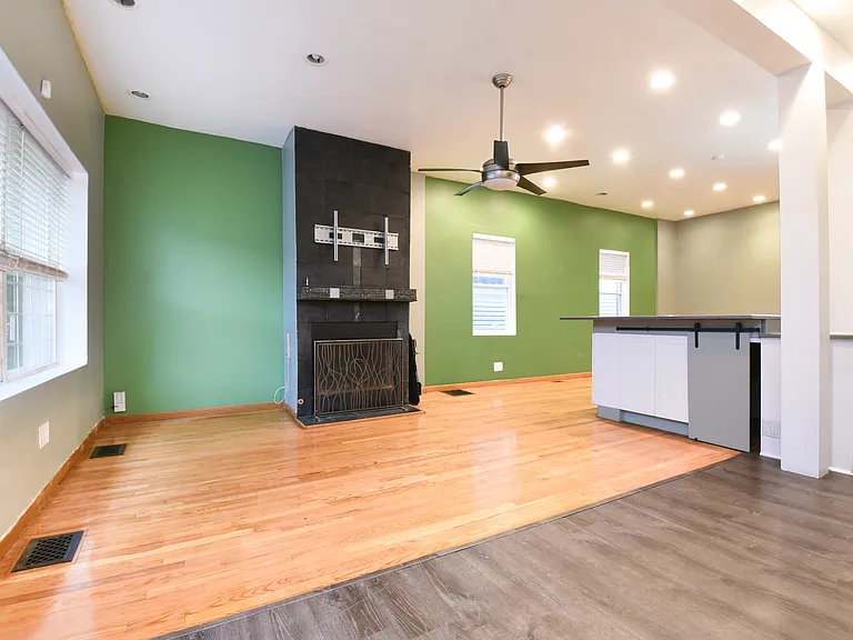 3332 W Le Moyne St — Photo 4