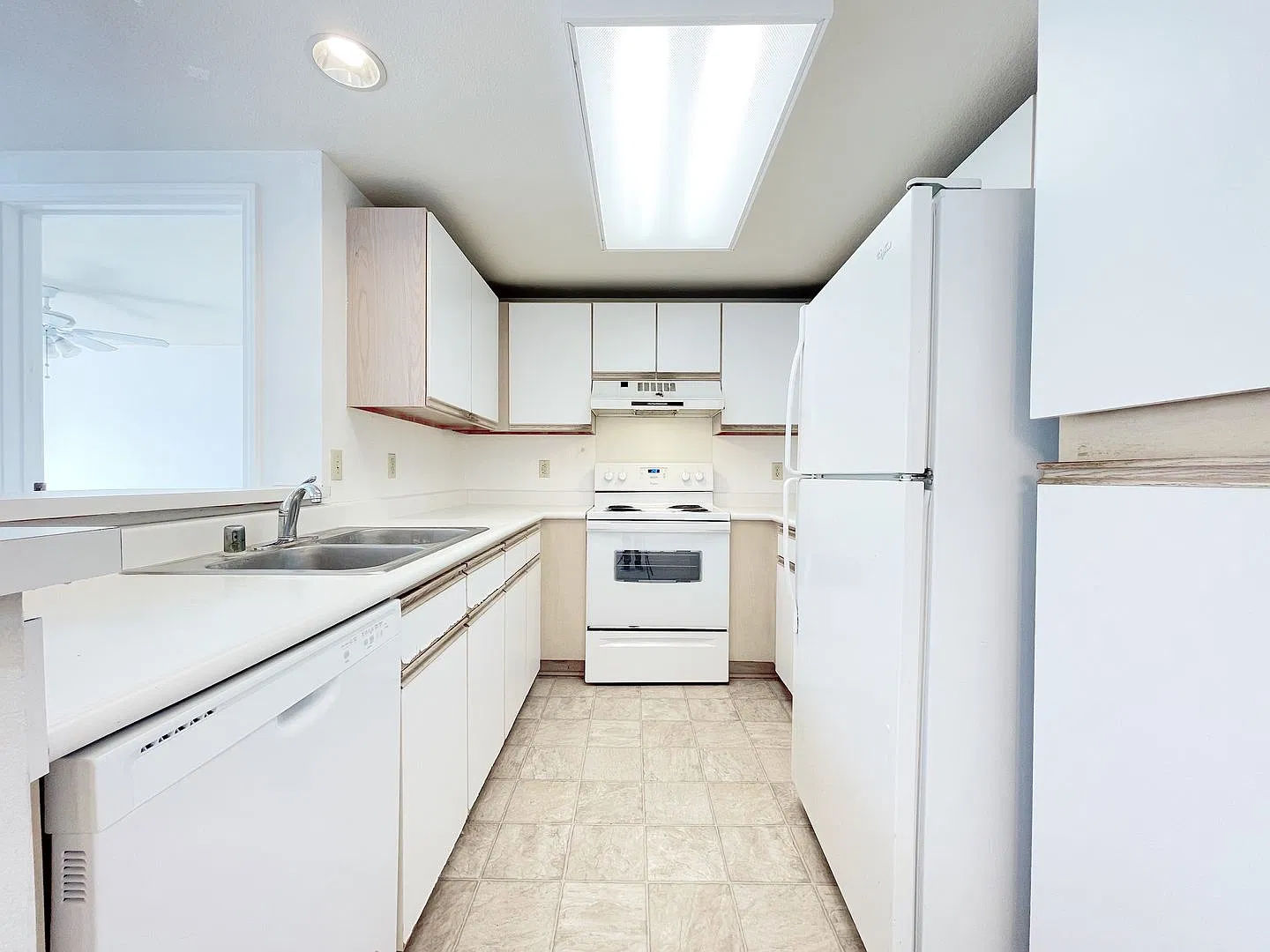 Mililani Three Bedroom Condo with A/C — Photo 3
