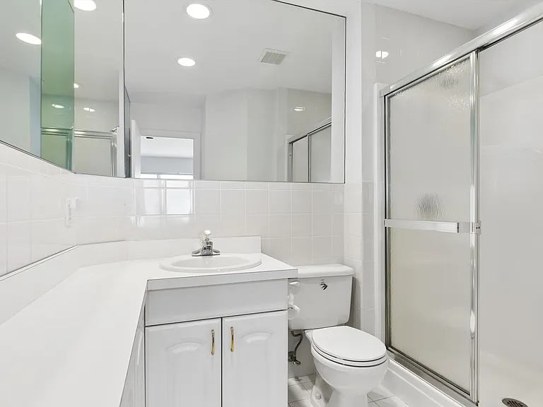 135 Edgemere Dr — Photo 25
