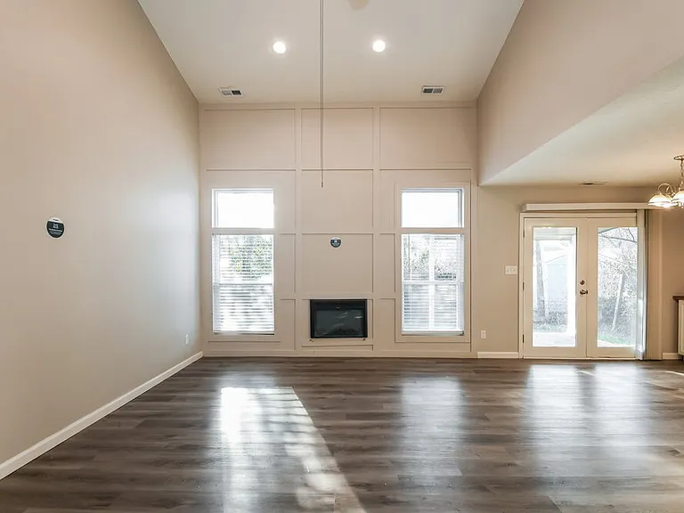 7548 Sycamore Grove Ct — Photo 6