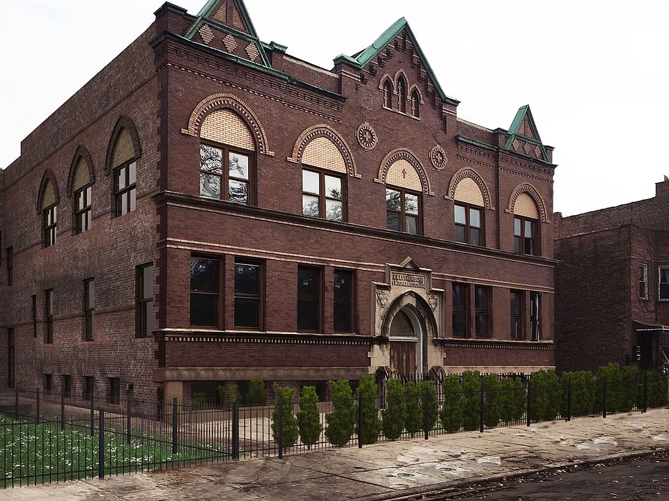 1st image of 915 N Hoyne Ave #8