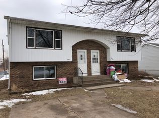 607 7th St, Colona, IL 61241