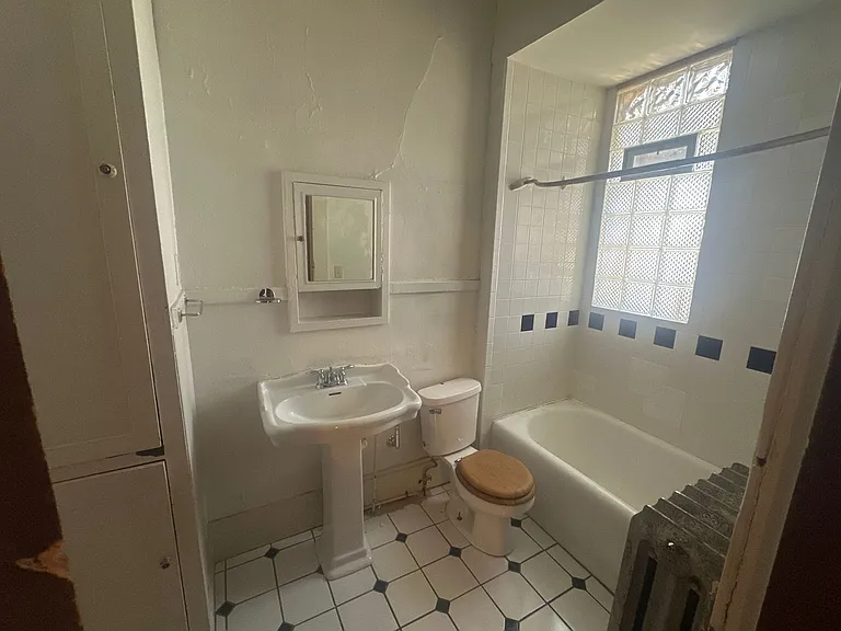 King Ave 222 MLR — Photo 11