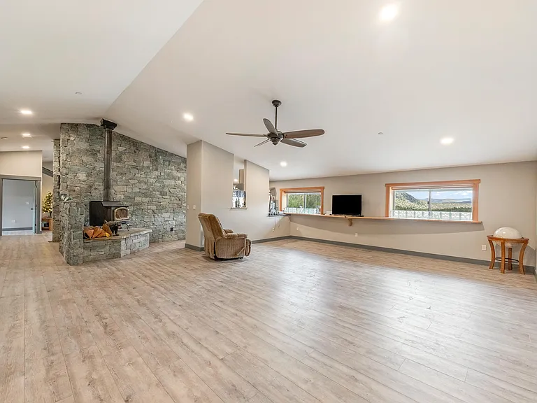 10242 SE Sundown Ln — Photo 6