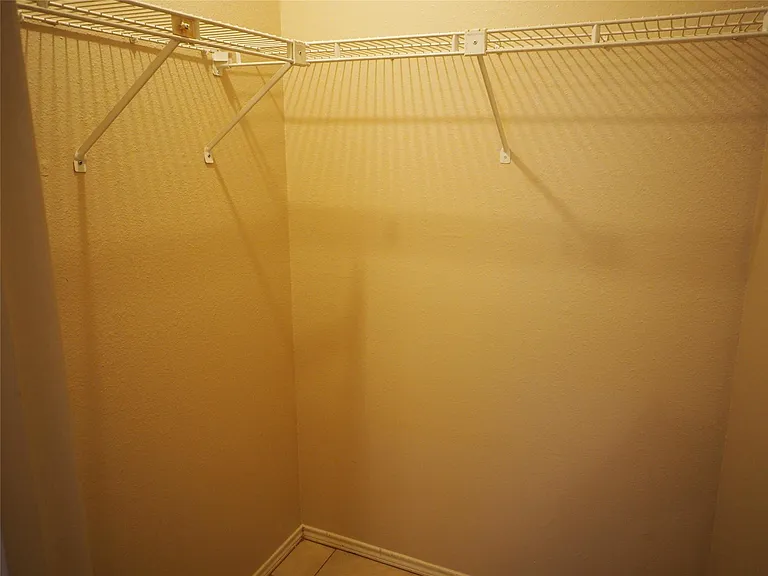 1403 Hermitage Dr — Photo 12