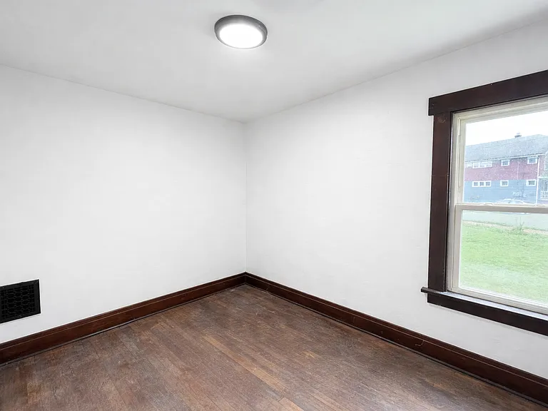20 Macamley St #2 — Photo 9