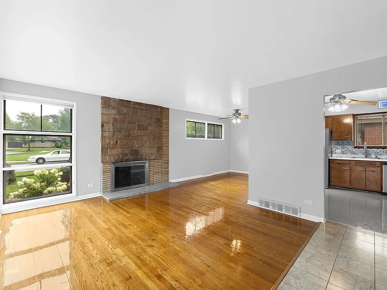 413 E Atwater Ave — Photo 7